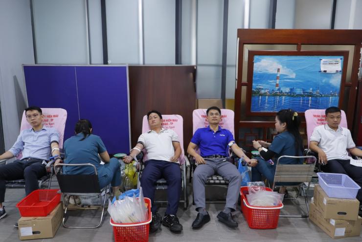 PECC2 HƯỞNG ỨNG “TUẦN LỄ HỒNG” EVN LẦN THỨ XI: LAN TỎA YÊU THƯƠNG TỪ “VẠN TRÁI TIM – MỘT TẤM LÒNG”